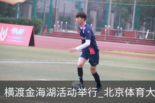 横渡金海湖活动举行 北京体育大学新生张多杰夺冠